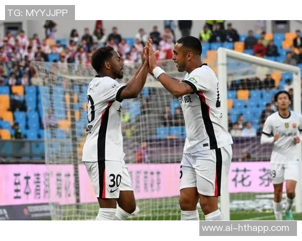 海港队训练照曝光加布里埃尔热情竖大拇指展现团队士气